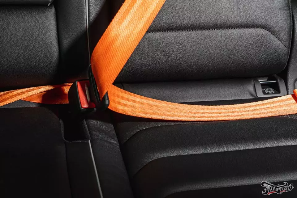 VW Tiguan. Изготовили кованые диски, спроектировали выхлопную трассу под Stage 3, установили новую тормозную систему и оранжевые ремни безопасности.